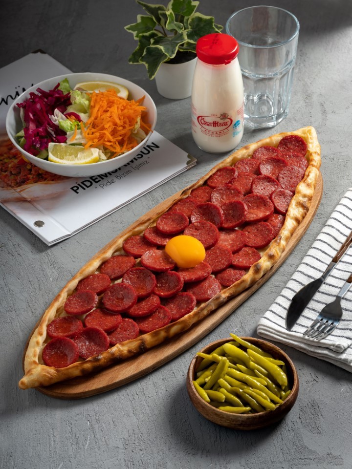 Sucuklu Pide Açık - Kapalı