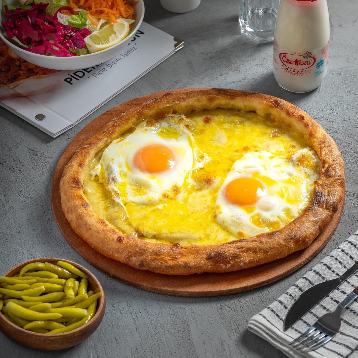 Yağlı Yumurtalı Pide Yuvarlak