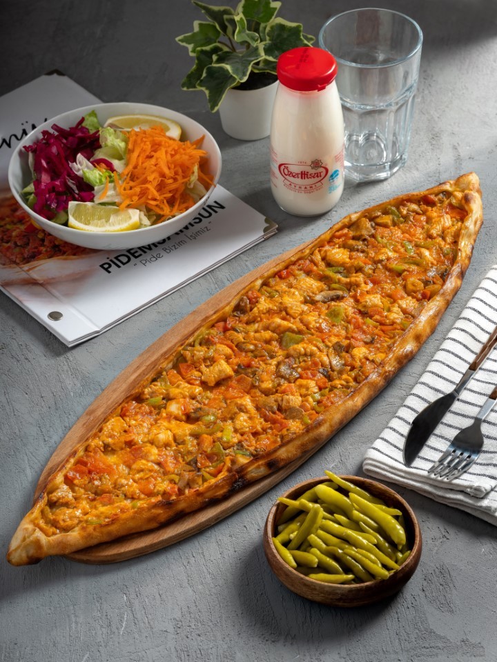 Tavuk Kaşar Peynirli Mantarlı Pide Açık